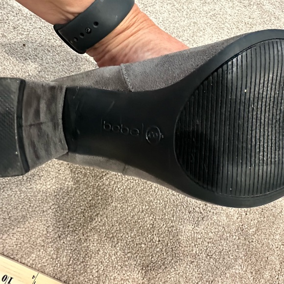 BeBE Charcoal  Gray Suede Heeled Boots- like  NEW - worn once-Size 8 - Picture 8 of 11